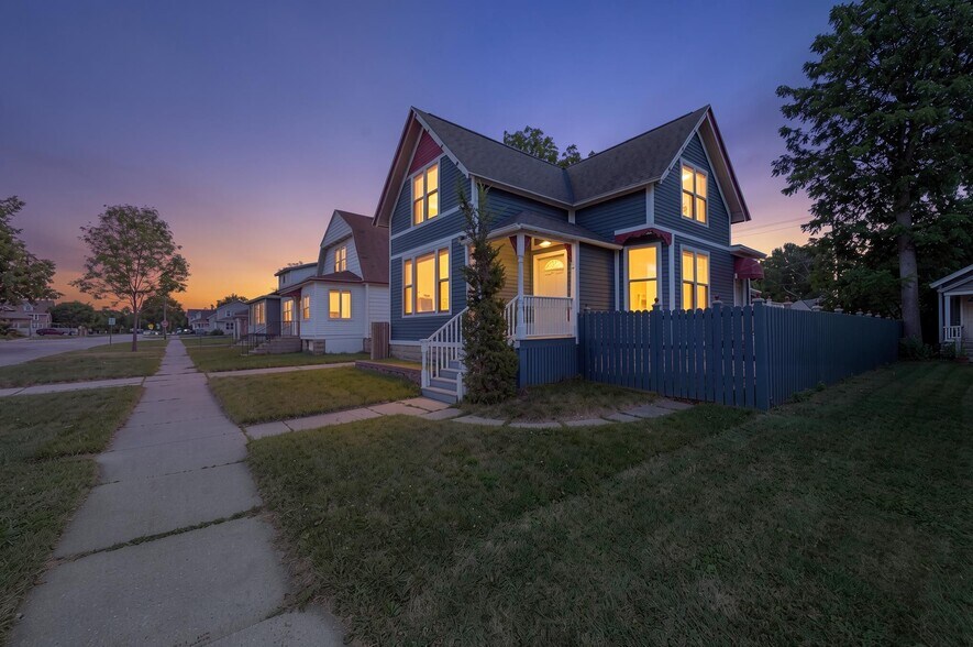 Primary Photo Of 125 S Quincy St, Green Bay Office For Sale