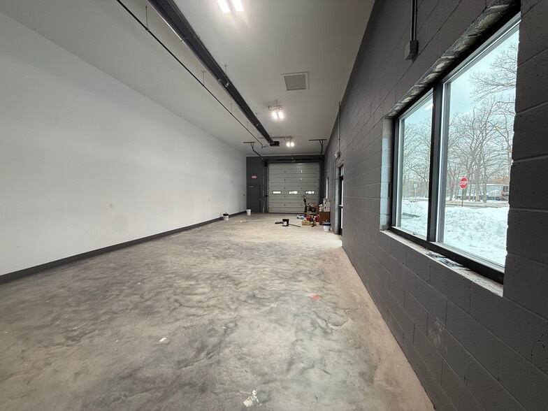 More Photos Of 70 County Line Dr, Cromwell Warehouse For Lease