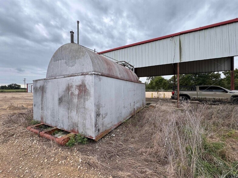 More Photos Of 9182 S US Highway 79, Palestine Service For Lease