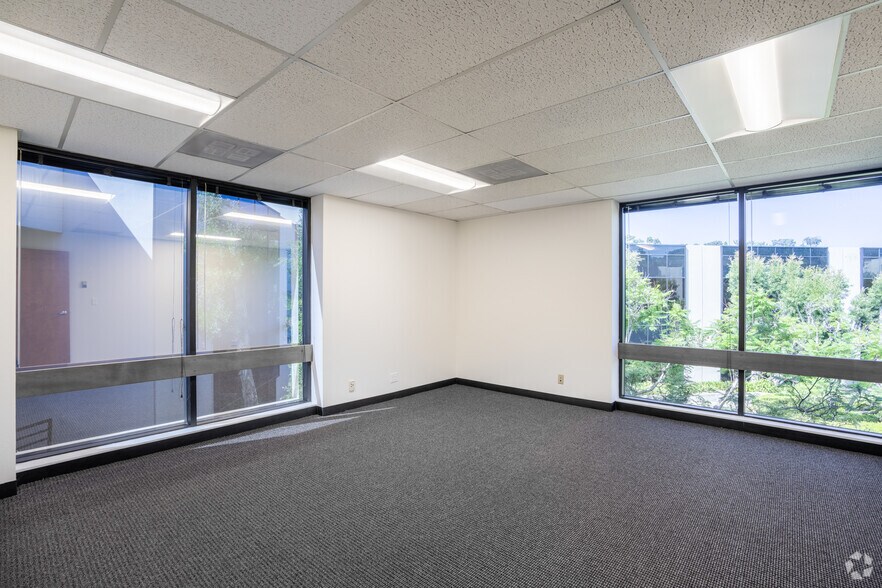 More Photos Of 3914 Murphy Canyon, San Diego Unknown For Lease