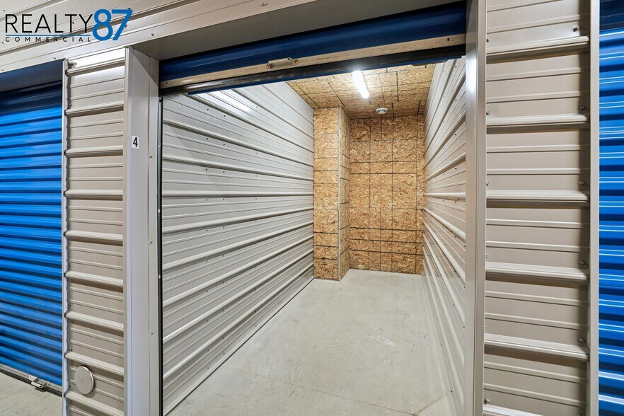 More Photos Of 807 12th st, Belle Plaine General Retail For Sale