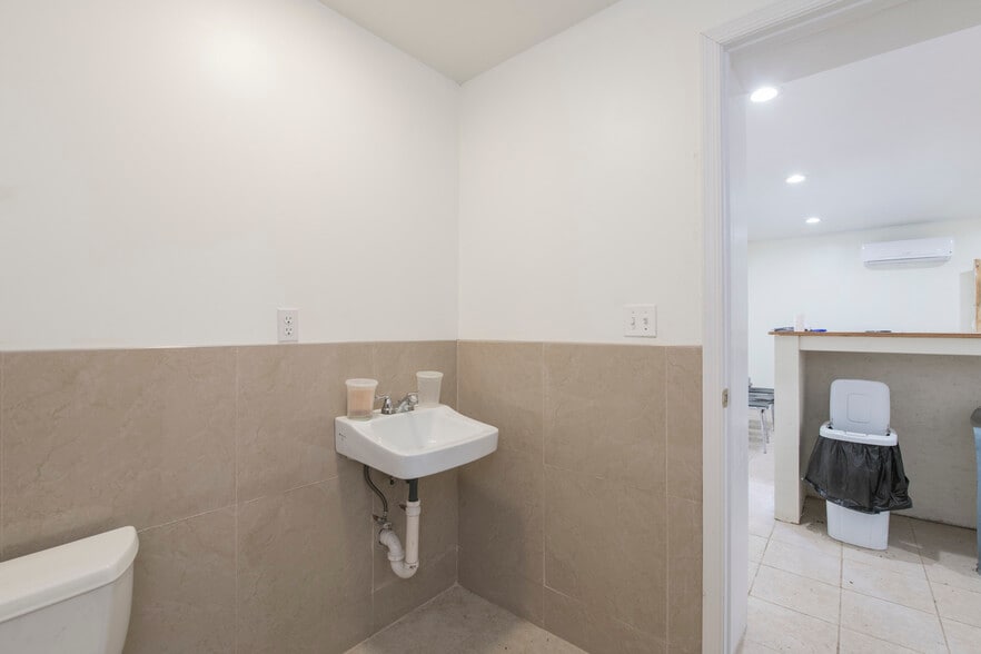More Photos Of 4233-37 Park, Philadelphia Light Distribution For Sale