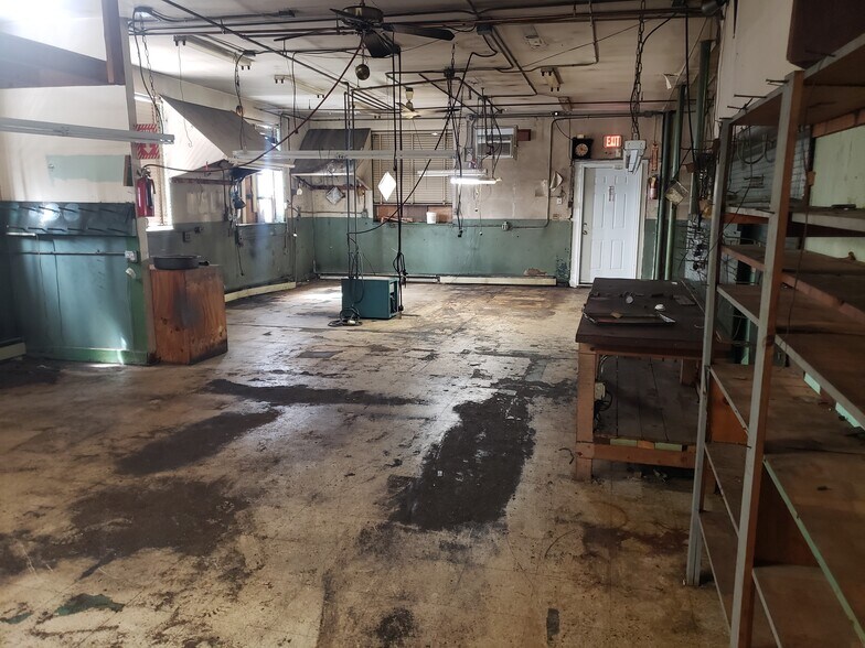 More Photos Of 73 High St, Hempstead Manufacturing For Sale