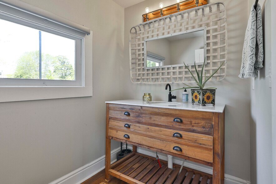 More Photos Of 53 Washington St, Fairburn Office For Sale