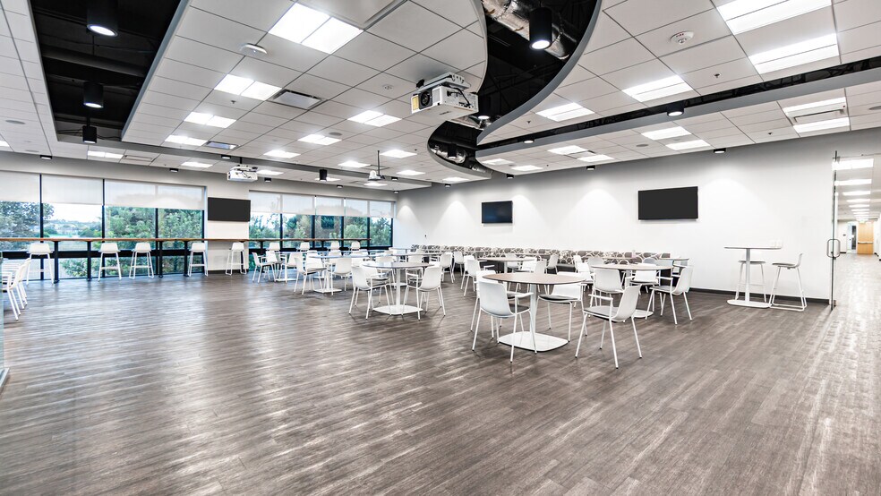 More Photos Of 4031 Via Oro Ave, Long Beach Flex For Lease