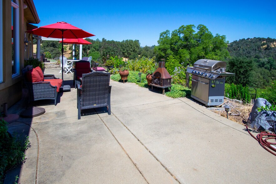 More Photos Of 7071 Ridge Road, Newcastle Winery Vineyard For Sale