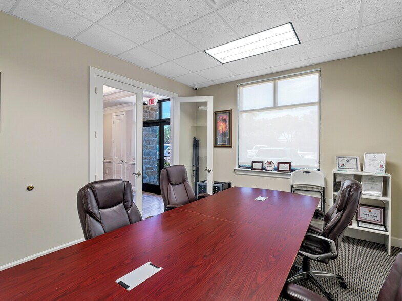 More Photos Of 633 E Fernhurst Dr, Katy Medical For Sale
