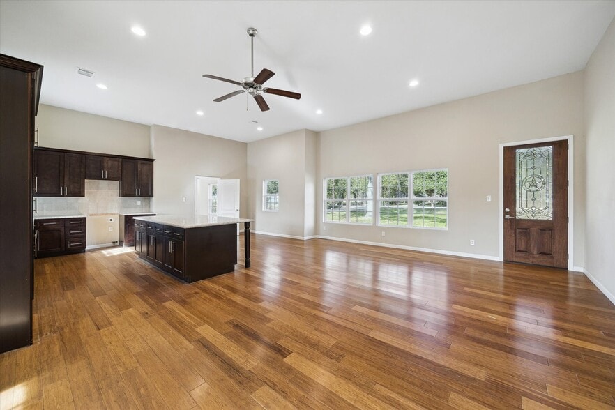 More Photos Of 9130 Wayfarer Ln, Houston Manufacturing For Sale