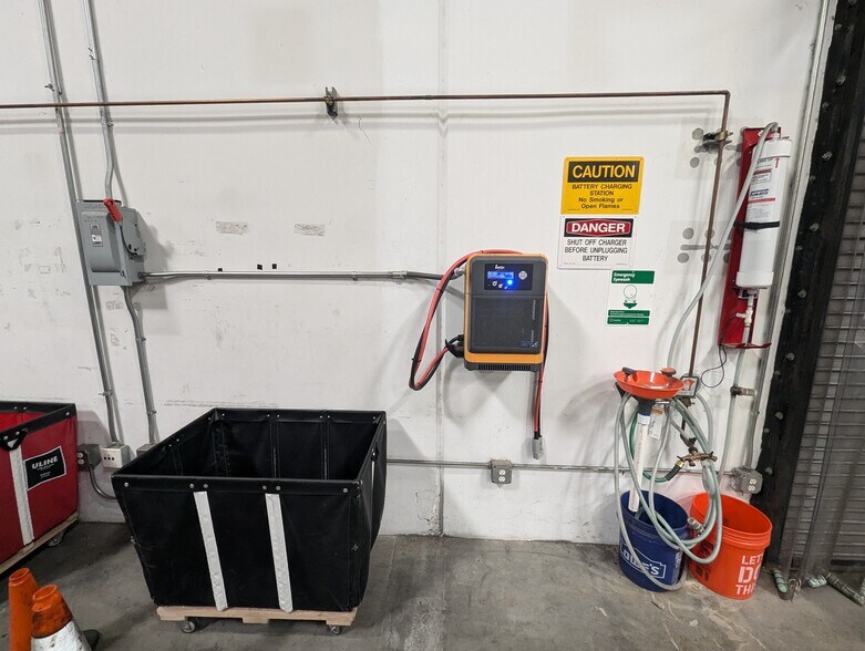 More Photos Of 21010 S Figueroa St, Carson Showroom For Sale