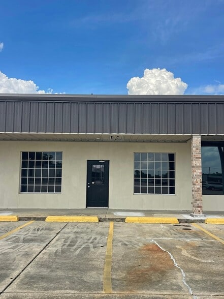 More Photos Of 15959 Hewwood Ave, Baton Rouge General Retail For Lease