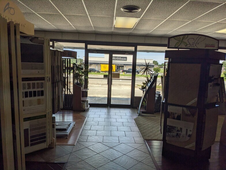 More Photos Of 71 S Valdosta Rd, Lakeland General Retail For Sale