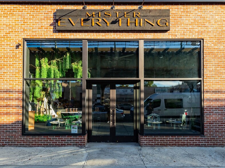 Primary Photo Of 34-39 31st St, Long Island City Restaurant For Lease