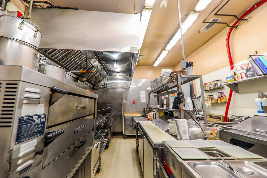 More Photos Of 101 E Main St, Saint Jacob General Retail For Sale