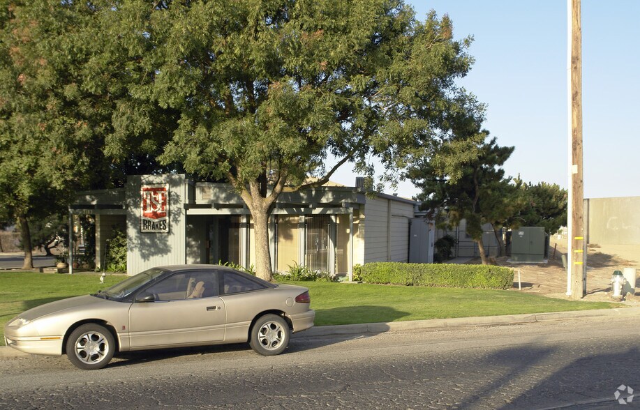 Primary Photo Of 3183 S Parkway Dr, Fresno Office For Lease