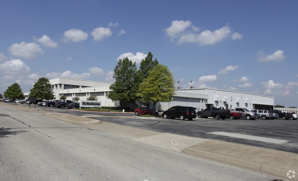 More Photos Of 6625 Iron Horse Blvd, North Richland Hills Distribution For Lease
