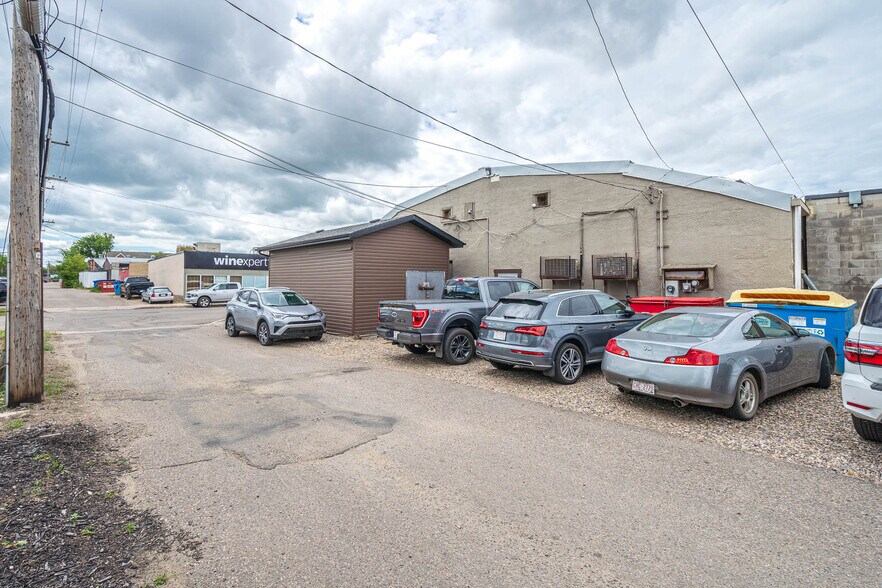 More Photos Of 4901 49 ave, Lloydminster Storefront For Sale