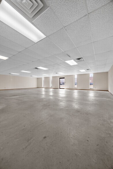 More Photos Of 121 W 5th St, Tipton Showroom For Sale