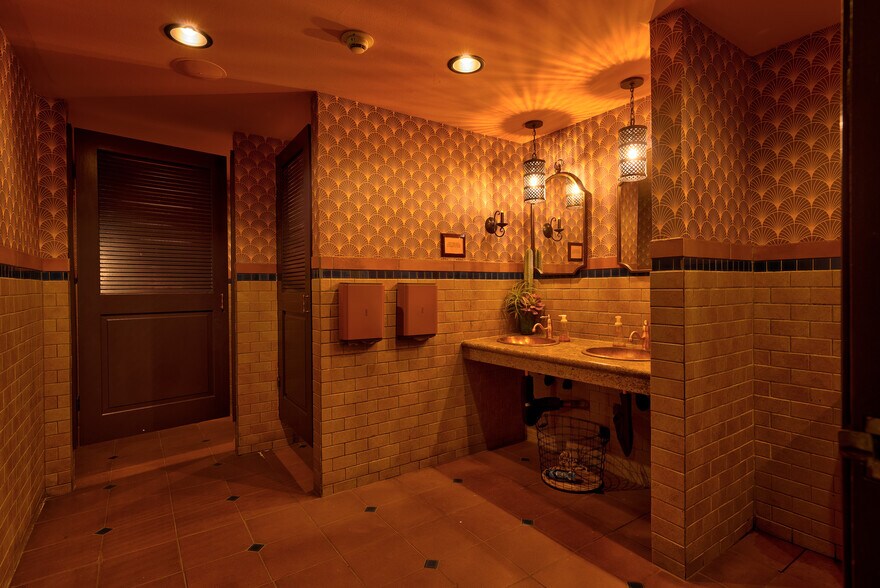 More Photos Of 369 N Palm Canyon Dr, Palm Springs Restaurant For Lease