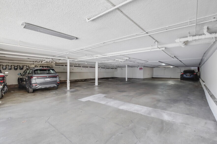 More Photos Of 939 Larrabee St, West Hollywood Apartments For Sale