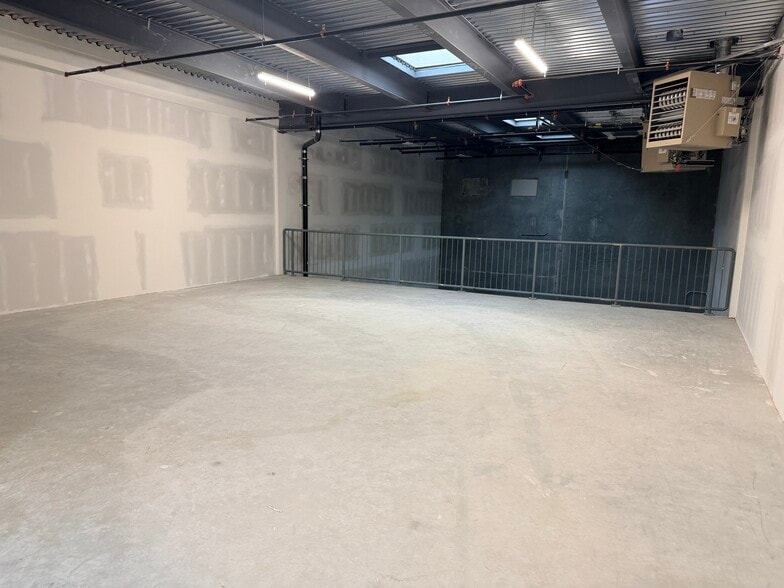 More Photos Of 7415 Lowland Dr, Burnaby Warehouse For Sale