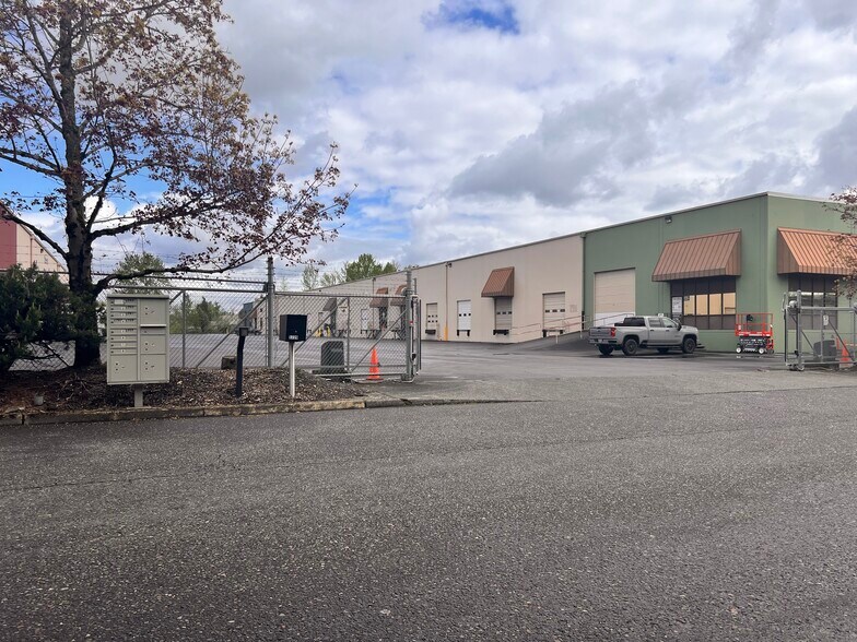 More Photos Of 1703-1709 NE Argyle St, Portland Warehouse For Lease