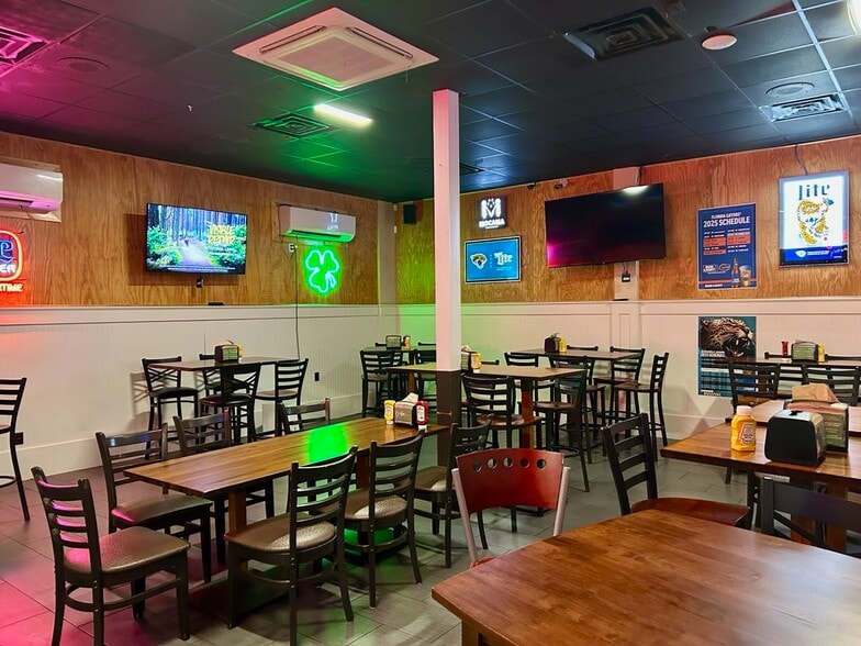 More Photos Of 320 S 8th St, Fernandina Beach Freestanding For Lease