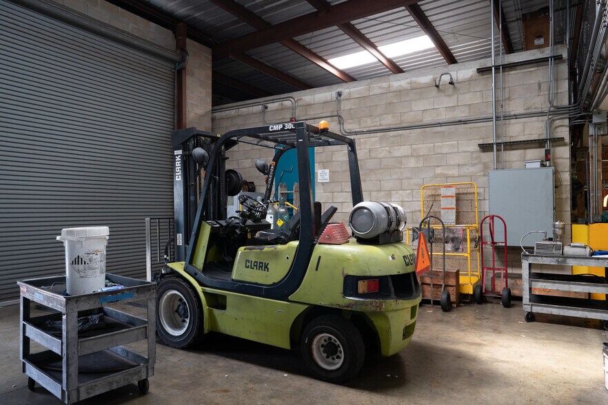 More Photos Of 3048 Aukele St, Lihue Warehouse For Sale