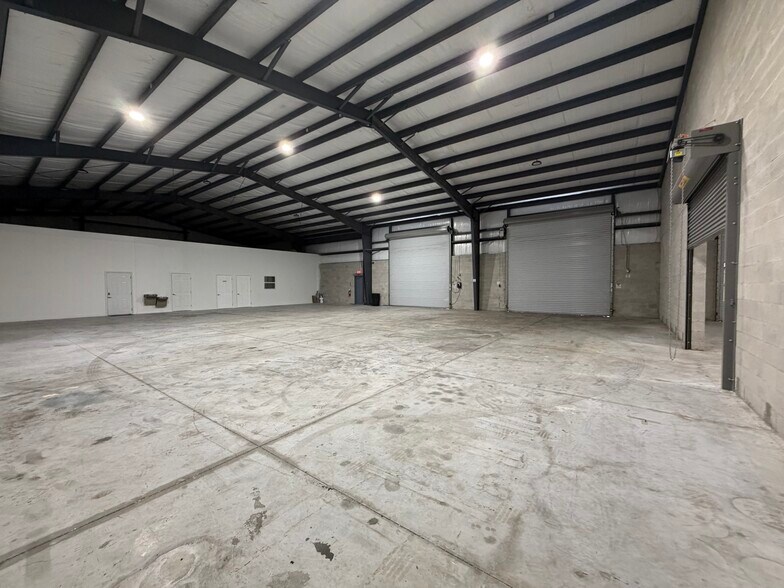 More Photos Of 1850 Whitfield Ave, Sarasota Industrial For Lease