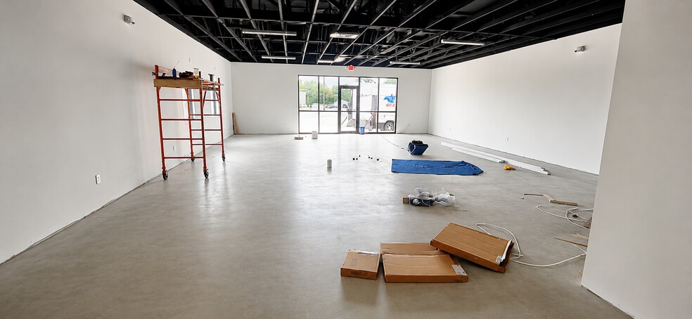 More Photos Of 1207 W 76 Country Blvd, Branson General Retail For Lease