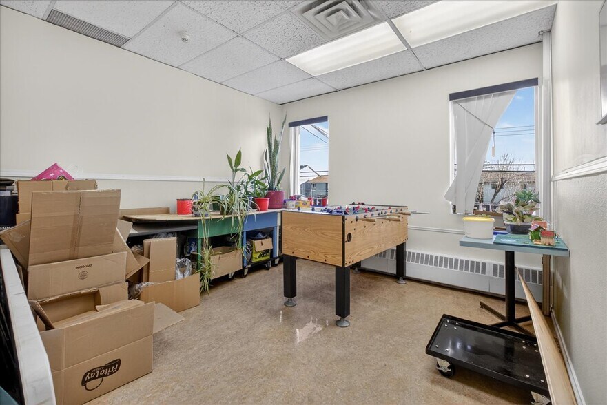 More Photos Of 11831 123 St NW, Edmonton Office For Sale