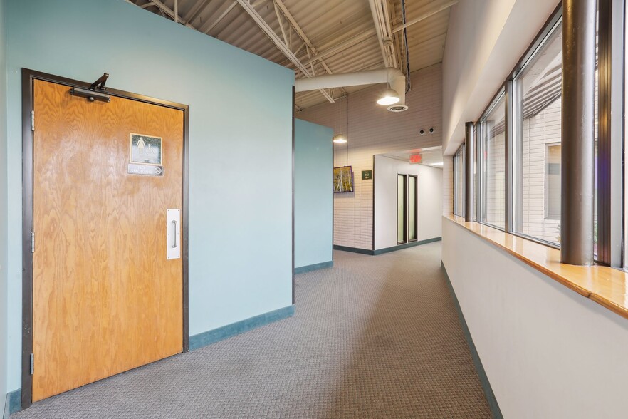 More Photos Of 2525 Nevada Ave N, Golden Valley Light Distribution For Sale