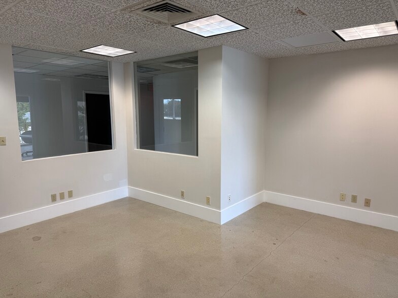 More Photos Of 2434 Hollywood Blvd, Hollywood Office For Sale