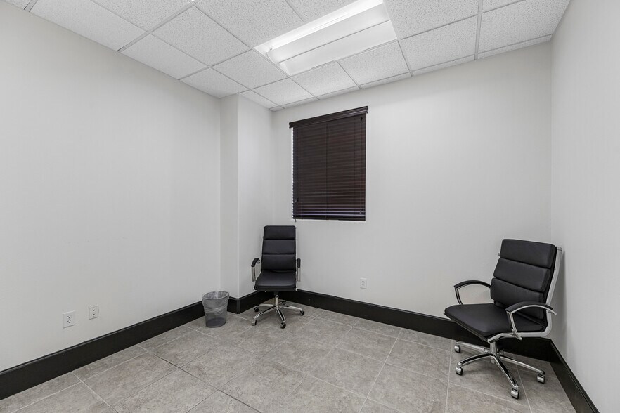 More Photos Of 15010 Lakefair Dr, Richmond Medical For Sale