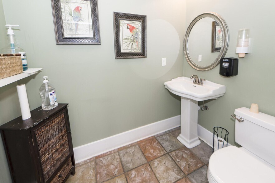 More Photos Of 531 Folly Rd, Charleston Medical For Sale