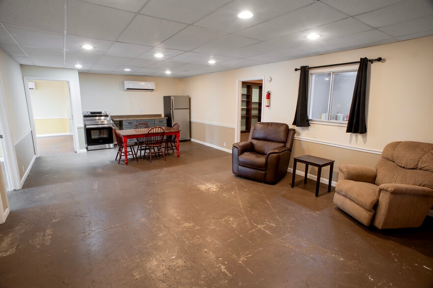 More Photos Of 910 Brenda St, Houston Warehouse For Sale