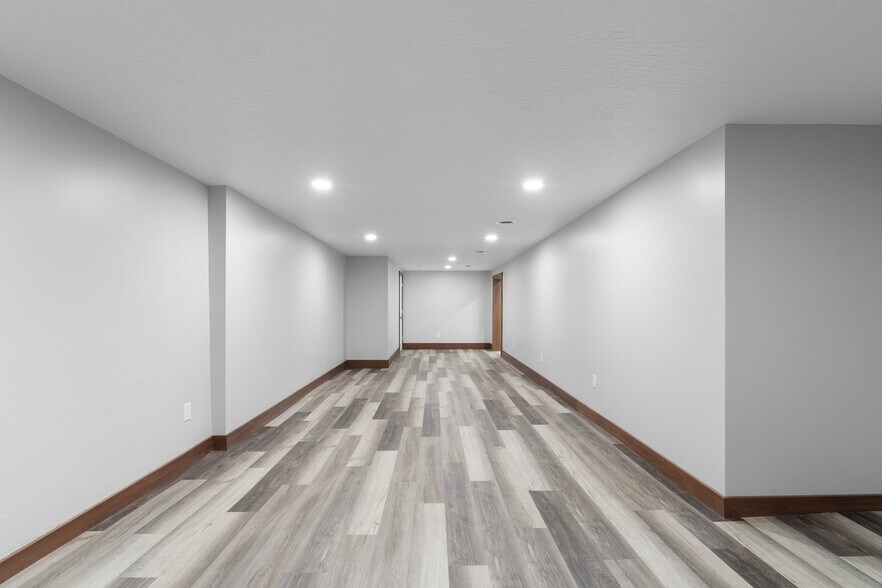 More Photos Of 4291 Manchester Ave NW, North Lawrence Office For Sale