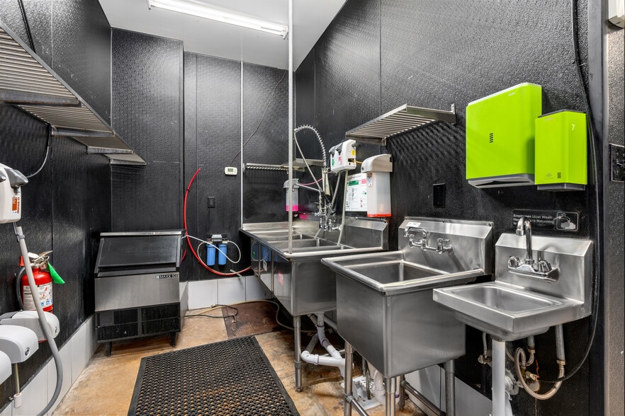 More Photos Of 423 Blue Star, San Antonio Apartments For Lease