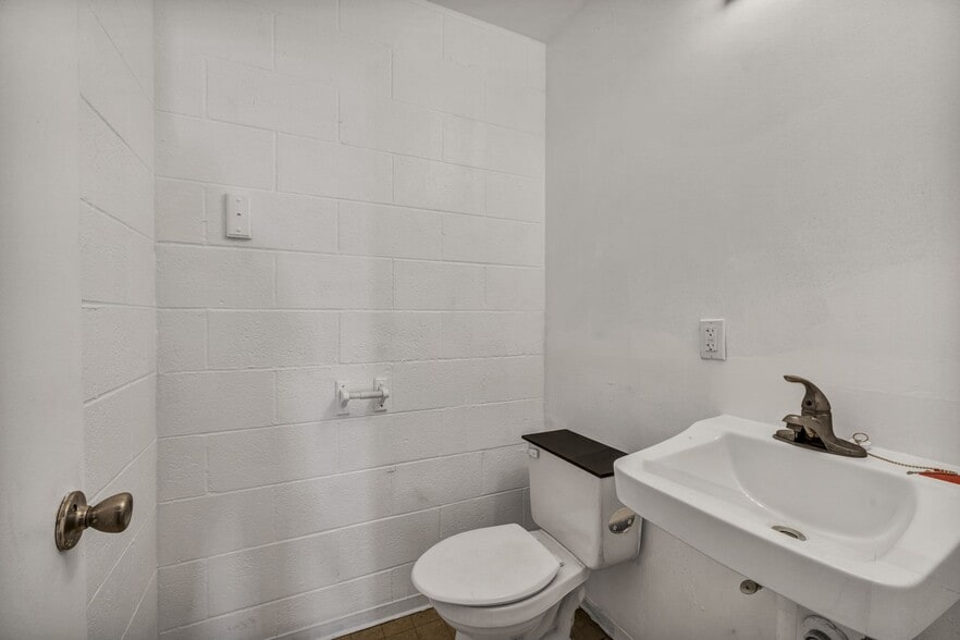 More Photos Of 3000-3090 Mill St, Reno Unknown For Lease