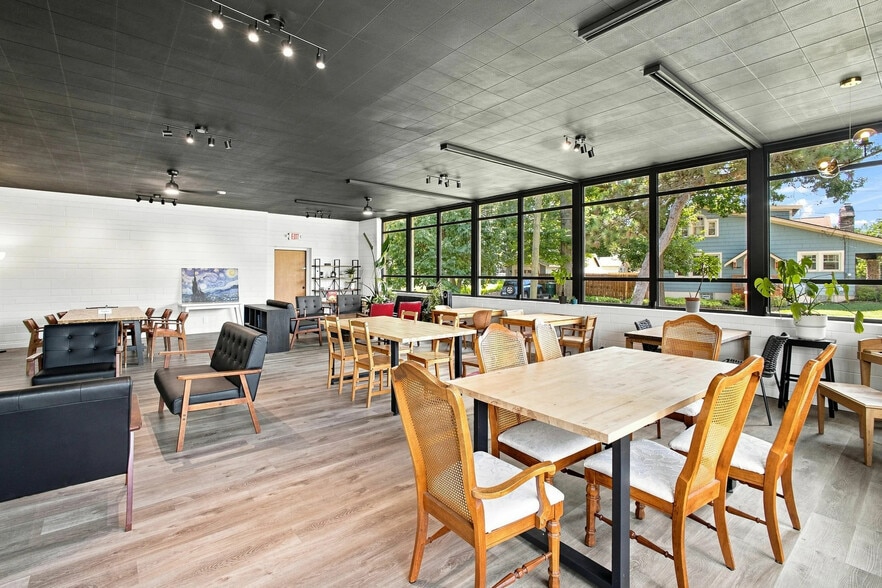 More Photos Of 210 Parkway Ave, Cincinnati Specialty For Sale