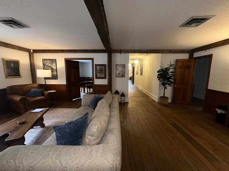 More Photos Of 601 Conestoga Rd, Villanova Office For Lease