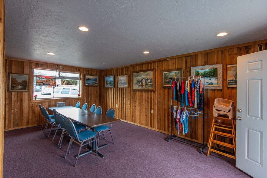 More Photos Of 142 Bay Front Loop, Winchester Bay General Retail For Sale