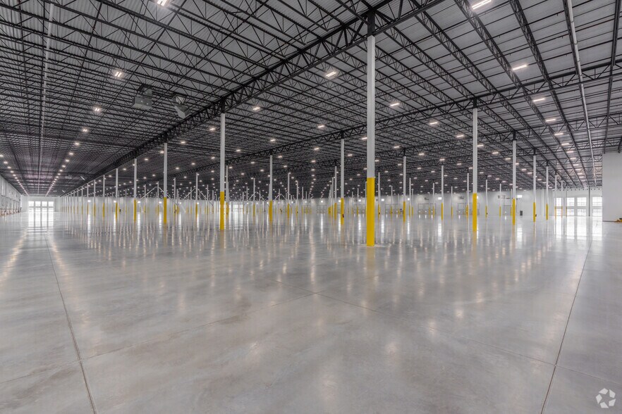 More Photos Of 370 Logistics ave, Jeffersonville Distribution For Lease