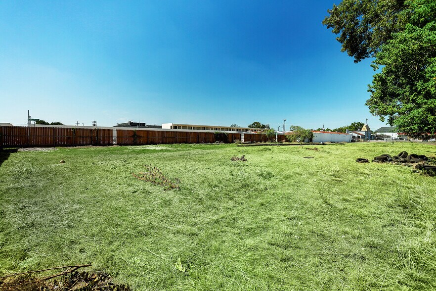 More Photos Of 7709 Long Point Rd, Houston Land For Sale