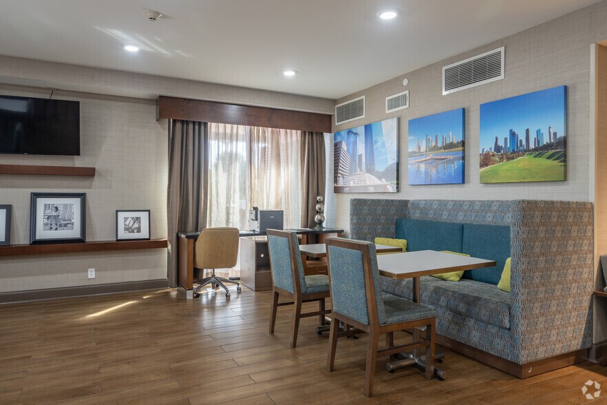 More Photos Of 8620 Airport Blvd, Houston Hotel For Sale