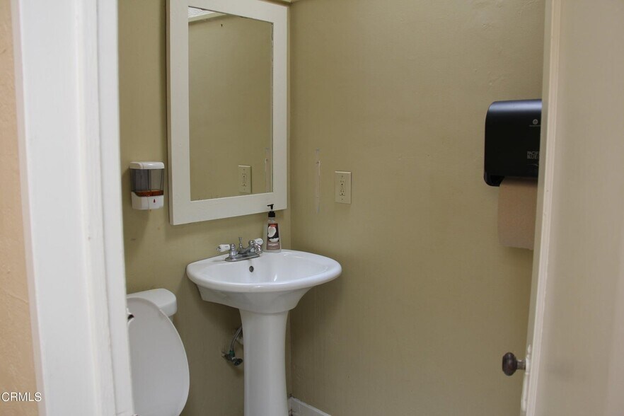 More Photos Of 2016-2020 E Main St, Ventura Storefront Retail Office For Sale