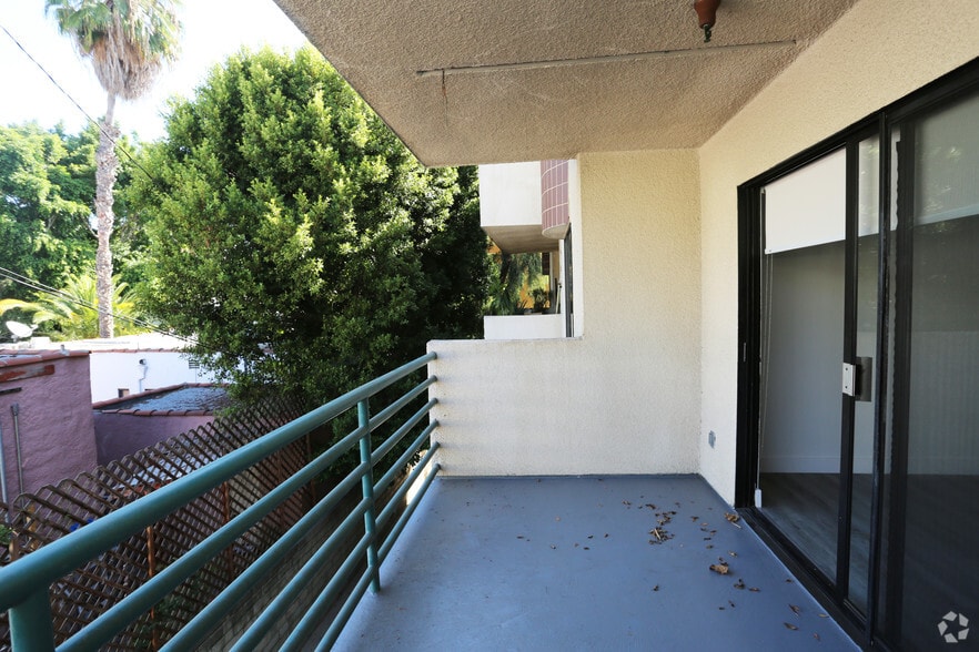 More Photos Of 8815 Cynthia St, West Hollywood Apartments For Sale