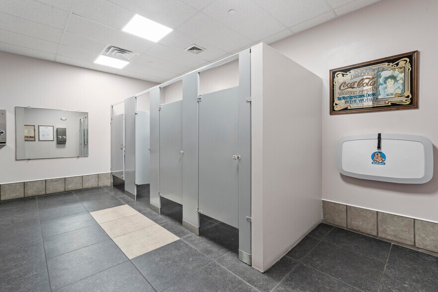 More Photos Of 500 Bridge St, Weissport Restaurant For Sale