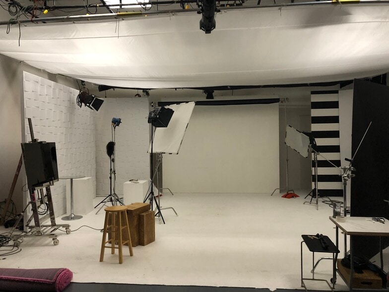 More Photos Of 1957 E Irving Blvd, Irving Movie Radio TVStudio For Sale