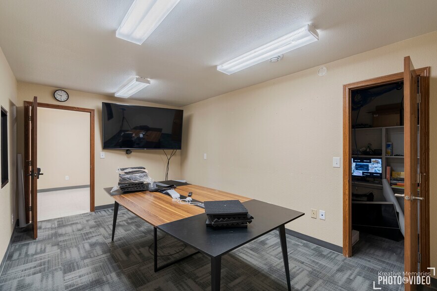 More Photos Of 612 Sinclair St, Gillette Industrial For Sale