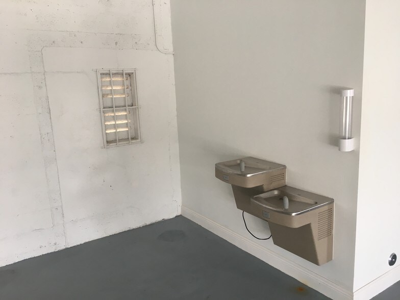 More Photos Of 9807-9808 NW 80th Ave, Hialeah Warehouse For Lease